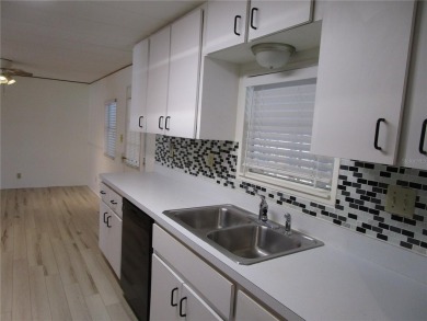 ***Seller is motivated/looking for offers****55+ community with on Brookridge Country Club in Florida - for sale on GolfHomes.com, golf home, golf lot