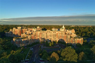 Magnificent 2 bedroom, 2.5 bath Penthouse with enormous rooftop on Garden City Golf Club in New York - for sale on GolfHomes.com, golf home, golf lot