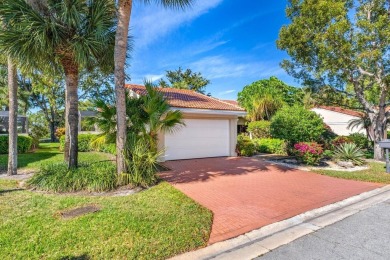 This spacious 2,494 square foot villa offers sweeping golf on Hunters Run Golf and Country Club in Florida - for sale on GolfHomes.com, golf home, golf lot