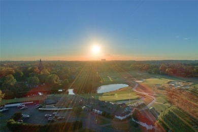 Magnificent 2 bedroom, 2.5 bath Penthouse with enormous rooftop on Garden City Golf Club in New York - for sale on GolfHomes.com, golf home, golf lot