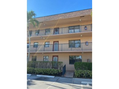 Comfort meets total convenience in this charming 2-bedroom on Sunrise Lakes Phase IV Golf Course in Florida - for sale on GolfHomes.com, golf home, golf lot