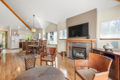 GREAT PRICE AND LOCATION - DUPLEX TOWNHOME WITH GARAGE AT THE on Running Y Ranch Resort in Oregon - for sale on GolfHomes.com, golf home, golf lot