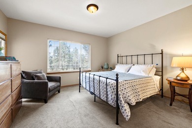 GREAT PRICE AND LOCATION - DUPLEX TOWNHOME WITH GARAGE AT THE on Running Y Ranch Resort in Oregon - for sale on GolfHomes.com, golf home, golf lot