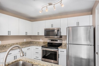 NEW HVAC!!! This beautifully updated 2 bed, 2 bath end unit on Papago Golf Course in Arizona - for sale on GolfHomes.com, golf home, golf lot