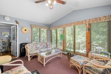 Delightful  3 bed, 2.5 bath home in Fairfield Glade with 1,950 on Stonehenge Golf Course in Tennessee - for sale on GolfHomes.com, golf home, golf lot