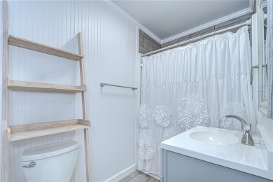 Charming ranch home in historic Forest Hills. If you're dreaming on Babe Zaharias Golf Course in Florida - for sale on GolfHomes.com, golf home, golf lot