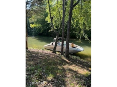 SELLERS SAY SELL! MOTIVATED & BRING ALL REASONABLE OFFERS!! on Toqua Golf Course - Loudon County in Tennessee - for sale on GolfHomes.com, golf home, golf lot