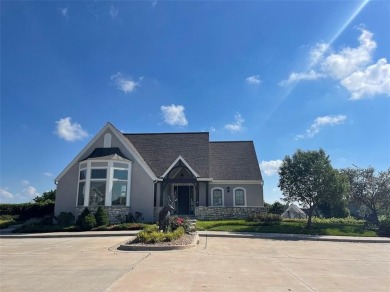 The Woodland II reverse 1.5 story plan offers 5 bedrooms, 3 full on Heritage Park Golf Course in Kansas - for sale on GolfHomes.com, golf home, golf lot
