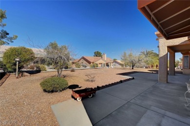 Charming single story home in the resort-style 55+ community of on Highland Falls Golf Club in Nevada - for sale on GolfHomes.com, golf home, golf lot