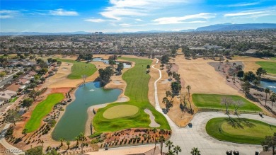 Charming single story home in the resort-style 55+ community of on Highland Falls Golf Club in Nevada - for sale on GolfHomes.com, golf home, golf lot