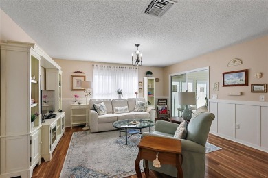 GORGEOUS, TURNKEY 2/2 Loredo with ENCLOSED, CLIMATE-CONTROLLED on The Links of Spruce Creek in Florida - for sale on GolfHomes.com, golf home, golf lot