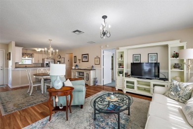 GORGEOUS, TURNKEY 2/2 Loredo with ENCLOSED, CLIMATE-CONTROLLED on The Links of Spruce Creek in Florida - for sale on GolfHomes.com, golf home, golf lot