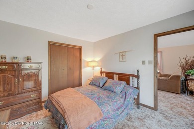 Golf-Course Living At Its Best! Well-Loved Pocono Contemporary on Pocono Farms Country Club in Pennsylvania - for sale on GolfHomes.com, golf home, golf lot