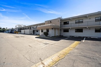 This beautifully remodeled 2-bedroom, 2-bathroom condo is on Daytona Beach Golf Club in Florida - for sale on GolfHomes.com, golf home, golf lot