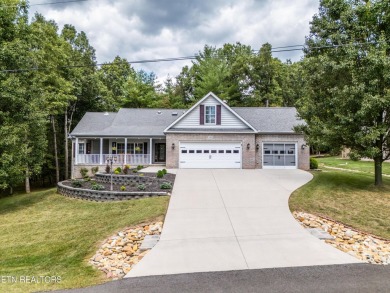 'Welcome Home' This 2,802 sq ft, split floorplan home has a on Heatherhurst Golf Course in Tennessee - for sale on GolfHomes.com, golf home, golf lot