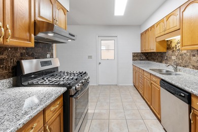 Looking for a HUGE lot? Welcome to this upgraded 2-bedroom on Sun City Lakes West and East in Arizona - for sale on GolfHomes.com, golf home, golf lot