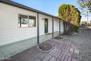 Looking for a HUGE lot? Welcome to this upgraded 2-bedroom on Sun City Lakes West and East in Arizona - for sale on GolfHomes.com, golf home, golf lot