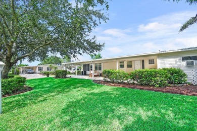 This open and spacious 2 bdrm/ 2 bath home features laminate & on Savanna Golf Club in Florida - for sale on GolfHomes.com, golf home, golf lot