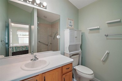 WOW! ONE-OWNER 2 bedroom, 2 bath Courtyard Villa! MOVE-IN READY on The Links of Spruce Creek in Florida - for sale on GolfHomes.com, golf home, golf lot