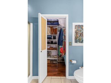 Artist-Owned Gem Full of Southern Charm!Welcome home to this on Shadowmoss Plantation Golf Club in South Carolina - for sale on GolfHomes.com, golf home, golf lot