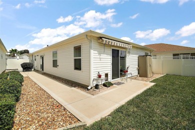 WOW! ONE-OWNER 2 bedroom, 2 bath Courtyard Villa! MOVE-IN READY on The Links of Spruce Creek in Florida - for sale on GolfHomes.com, golf home, golf lot
