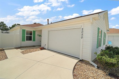 WOW! ONE-OWNER 2 bedroom, 2 bath Courtyard Villa! MOVE-IN READY on The Links of Spruce Creek in Florida - for sale on GolfHomes.com, golf home, golf lot