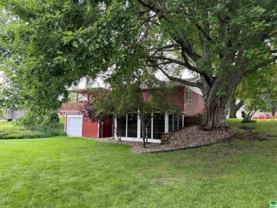 Let's take a look at 841 Country Club Dr. in Akron Iowa that's on Akron Golf Course in Iowa - for sale on GolfHomes.com, golf home, golf lot