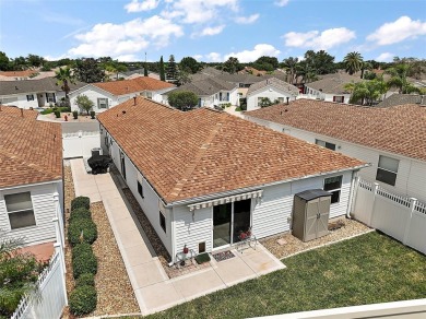 WOW! ONE-OWNER 2 bedroom, 2 bath Courtyard Villa! MOVE-IN READY on The Links of Spruce Creek in Florida - for sale on GolfHomes.com, golf home, golf lot