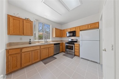 SUN CITY SUMMERLIN Townhome Priced to Sell ~ 2 Bedroom, 2 Bath ~ on Eagle Crest Golf Club in Nevada - for sale on GolfHomes.com, golf home, golf lot