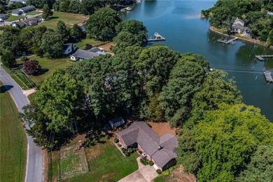 Live where you play!! Encapsulated crawlspace, new front windows on Indian Creek Yacht and Country Club in Virginia - for sale on GolfHomes.com, golf home, golf lot