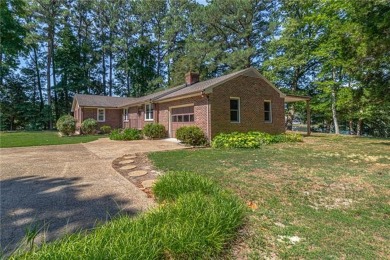 Live where you play!! Encapsulated crawlspace, new front windows on Indian Creek Yacht and Country Club in Virginia - for sale on GolfHomes.com, golf home, golf lot