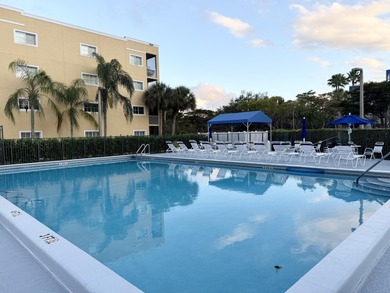 Beautifully updated spacious 2-bedroom, 2-bath first-floor condo on Fountains Golf and Country Club in Florida - for sale on GolfHomes.com, golf home, golf lot