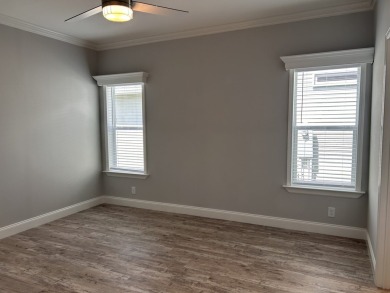 2 BEDROOM, 2 BATHROOM, PARLOR This New Palm Harbor Carriage on Scotland Yards Golf Club in Florida - for sale on GolfHomes.com, golf home, golf lot