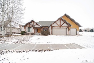 A rare find in King's Island backing up to the tee box on hole on Sage Lakes Municipal Golf Course in Idaho - for sale on GolfHomes.com, golf home, golf lot