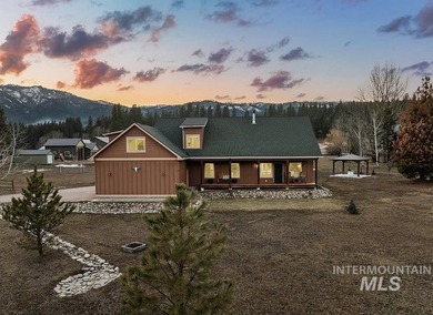 Custom-built timber cabin on over an acre with a 3-car garage on Terrace Lakes Golf Resort in Idaho - for sale on GolfHomes.com, golf home, golf lot