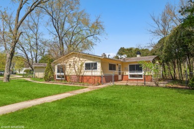 Don't miss this great family sized Ranch across from the Golf on Streamwood Oaks Golf Club in Illinois - for sale on GolfHomes.com, golf home, golf lot