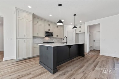 This 1,688 sq. ft., 3-bedroom, 2-bathroom patio home with a on Falcon Crest Golf Club in Idaho - for sale on GolfHomes.com, golf home, golf lot