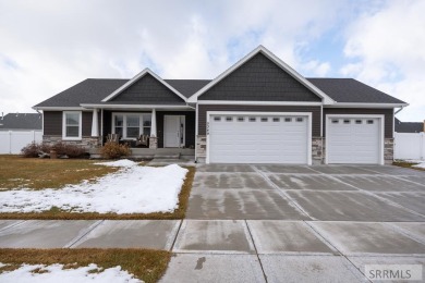 This well-kept home in Fairways Estates, built in 2019, is in a on Sage Lakes Municipal Golf Course in Idaho - for sale on GolfHomes.com, golf home, golf lot