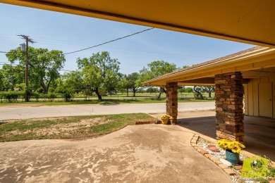 PRIME  LOCATION! Grab your golf clubs and hop in your cart! This on San Angelo Country Club in Texas - for sale on GolfHomes.com, golf home, golf lot