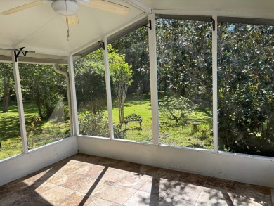 Welcome to this charming 3 bedroom, 2 bath Palm Harbor home on St. Johns Golf Club in Florida - for sale on GolfHomes.com, golf home, golf lot