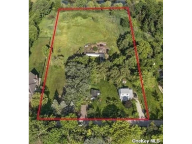 A blast from the past. This Jericho school district Colonial is on Tam O Shanter Golf Club, Inc. in New York - for sale on GolfHomes.com, golf home, golf lot