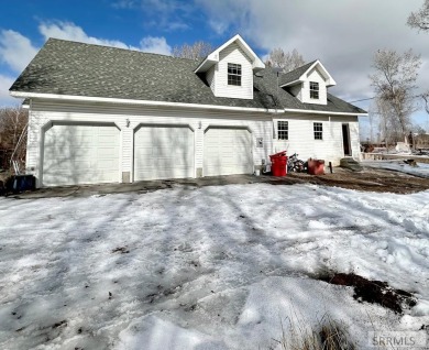 Secluded Waterfront Retreat on 1.5 Acres.This stunning 4-bedroom on Jefferson Hills Golf Course in Idaho - for sale on GolfHomes.com, golf home, golf lot