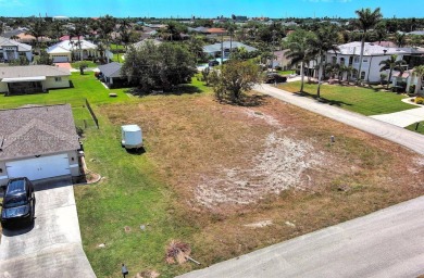 Exclusively presented by Sunland Real Estate: Rare 0.25-acre lot on El Rio Golf Course and Club in Florida - for sale on GolfHomes.com, golf home, golf lot