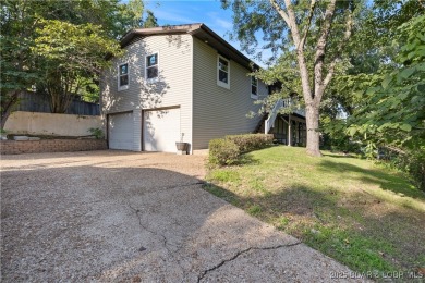 Welcome to this charming 3-bedroom, 2.5-bathroom home, ideally on Bear Creek Valley Golf Club in Missouri - for sale on GolfHomes.com, golf home, golf lot