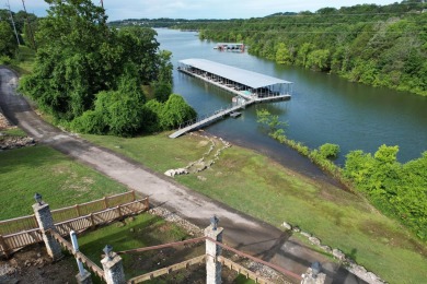 Check out this charming stand alone condo at the Villas of on Kimberling City Golf Club in Missouri - for sale on GolfHomes.com, golf home, golf lot