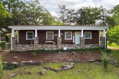 Check out this charming stand alone condo at the Villas of on Kimberling City Golf Club in Missouri - for sale on GolfHomes.com, golf home, golf lot