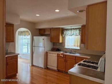 What a wonderful home in Fairways at Mays Landing.  This on Mays Landing Golf and Country Club in New Jersey - for sale on GolfHomes.com, golf home, golf lot