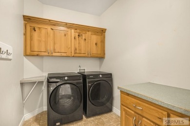 6 BEDROOM, 3 BATH, 4216 SQ. FT. HOME located in the beautiful on Sage Lakes Municipal Golf Course in Idaho - for sale on GolfHomes.com, golf home, golf lot