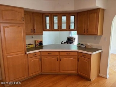 What a wonderful home in Fairways at Mays Landing.  This on Mays Landing Golf and Country Club in New Jersey - for sale on GolfHomes.com, golf home, golf lot