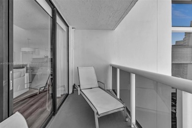 This beautiful 2 bedroom/ 2 bathroom condo has gorgeous views of on Turnberry Isle Resort and Club in Florida - for sale on GolfHomes.com, golf home, golf lot